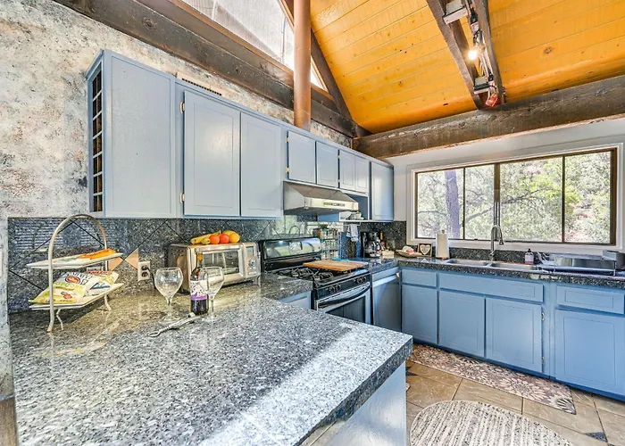 Holiday home Red Rock Retreat Walk To Hiking Trails