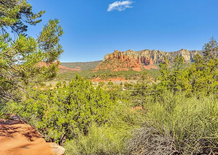 Red Rock Retreat Walk To Hiking Trails Holiday home