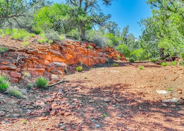 Red Rock Retreat Walk To Hiking Trails Holiday home *